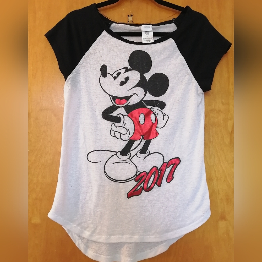 Disney Mickey Mouse adult Tee - Black White & Red 2017 large woman fitted